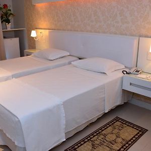 Habitación Estándar con 2 Camas Individuales